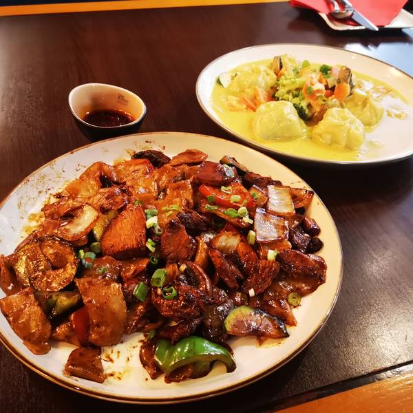 Gastrotipp: Tibetisch in Siegburg: Kam Thuk mit Hühnchen und Curry-Teigtaschen.
