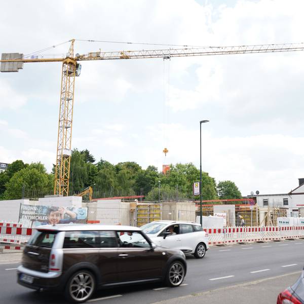 Das Foto zeigt eine Baustelle.