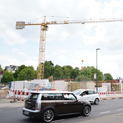 Das Foto zeigt eine Baustelle.