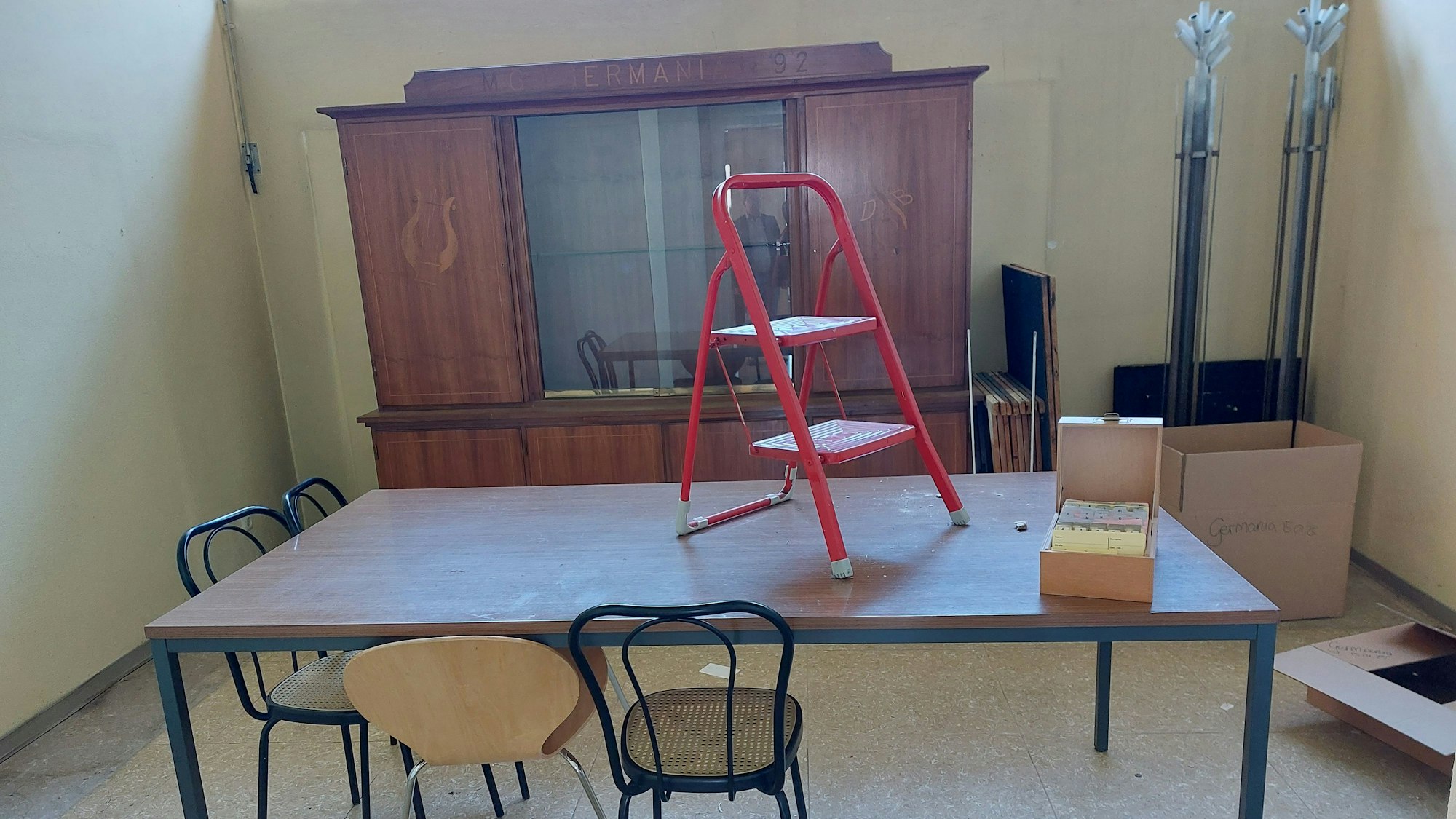 Die ehemalige Hauptschule Innere Stadt im Siegburger Haufeld wird abgerissen. An jeder Ecke begegnet dem Besucher Stadtgeschichte