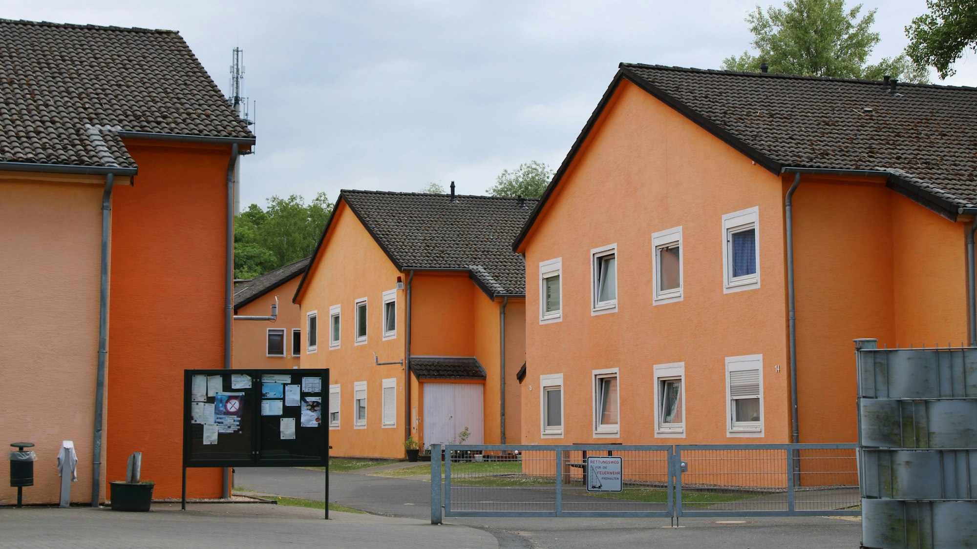 Die Unterkünfte am Dammweg in Lohmar sollen saniert werden, die Stadt benötigt Platz für die Bewohner.