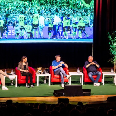 Das Bild zeigt einen Moment während einer Veranstaltung im Euskirchener Stadttheater.