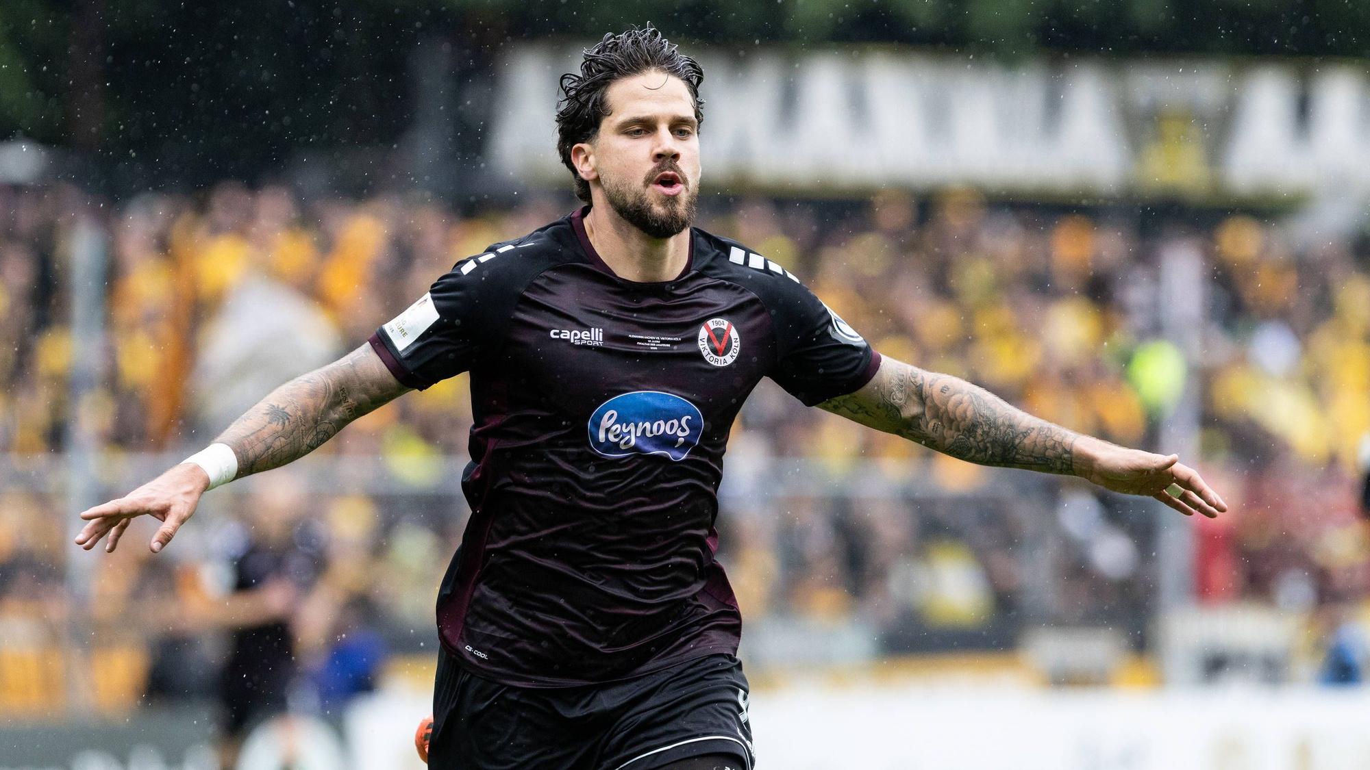 Bitburger-Pokalfinale 2025: Alemannia Aachen - Viktoria Köln 24.05.2025 Viktoria Köln bejubelt das Tor, Ausgleich 1:1 durch Lobinger, Lex Tyger Viktoria Köln, 9 Bitburger-Pokalfinale 2025: Alemannia Aachen - Viktoria Köln Sportpark Höhenberg, Köln 24.05.2025 *** Bitburger Pokalfinale 2025 Alemannia Aachen Viktoria Köln 24 05 2025 Viktoria Köln celebrates the goal, equalizer 1 1 by Lobinger, Lex Tyger Viktoria Köln, 9 Bitburger Pokalfinale 2025 Alemannia Aachen Viktoria Köln Sportpark Höhenberg, Köln 24 05 2025 Copyright: xBEAUTIFULxSPORTS/Buriakovx