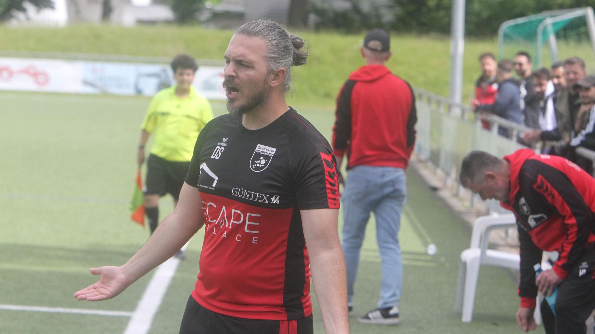 SFT-Trainer Denis Schorn dankte seinem Torwart.