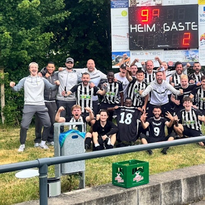 Rückkehr in die Landesliga: Drei Spieltage vor dem Saisonende hat der TuS Mondorf mit einem Sieg in Niederbachem die vorzeitige Meisterschaft feiern können.