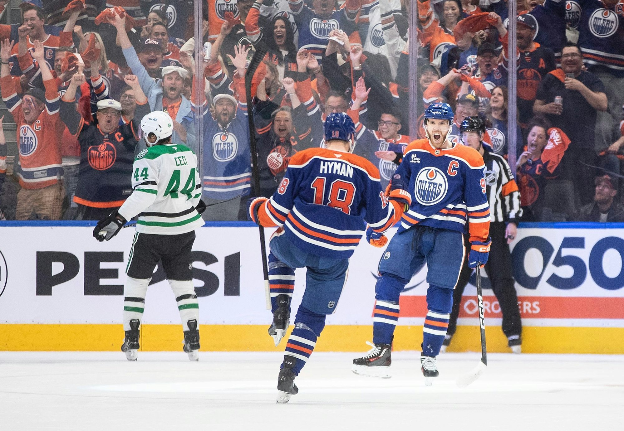 Die Oilers übernehmen in der Serie das Kommando.