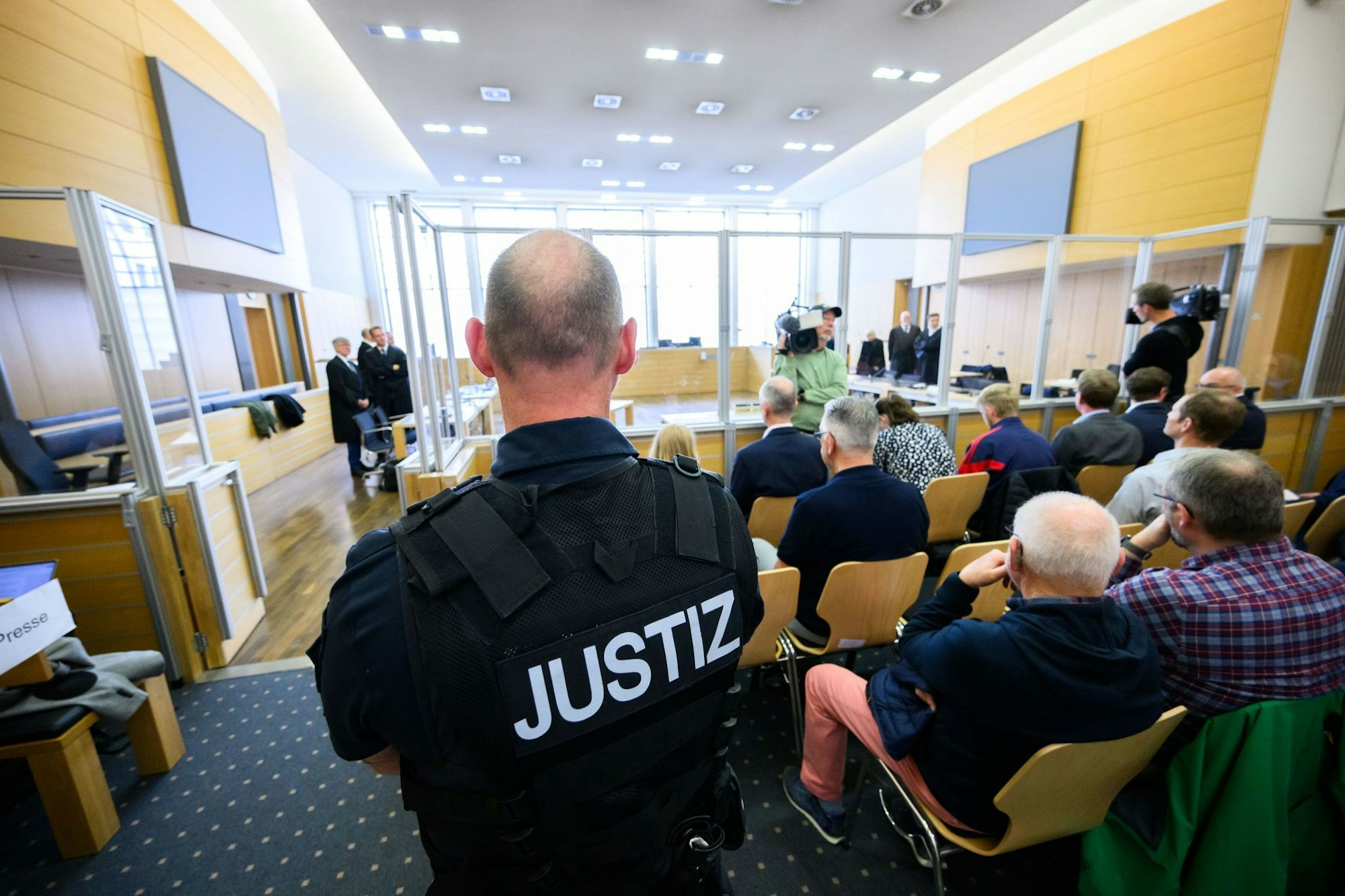 Im Prozess zur VW-Dieselaffäre wurden vier Haftstrafen ausgesprochen, nur in zwei Fällen gab es Bewährung.