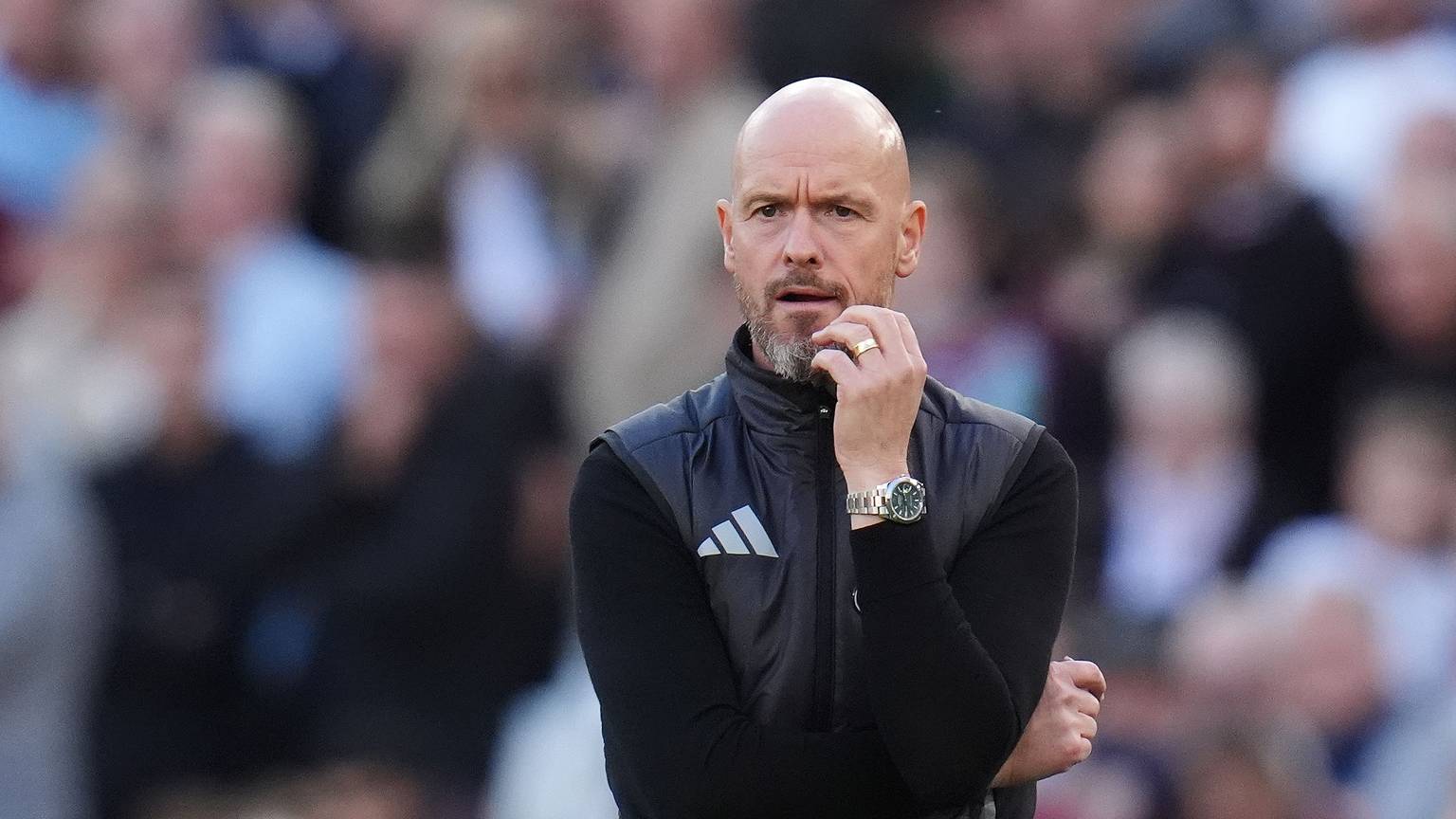 Erik ten Hag in Sportkleidung.