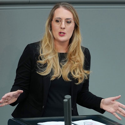 ARCHIV - 14.05.2025, Berlin: Katharina Dröge, Fraktionsvorsitzende von Bündnis 90/Die Grünen, spricht nach der Regierungserklärung des Bundeskanzlers im Plenum des Bundestags. (zu dpa: «Dröge hält Einbürgerungs-Bremse für «komplett unsinnig»») Foto: Kay Nietfeld/dpa +++ dpa-Bildfunk +++