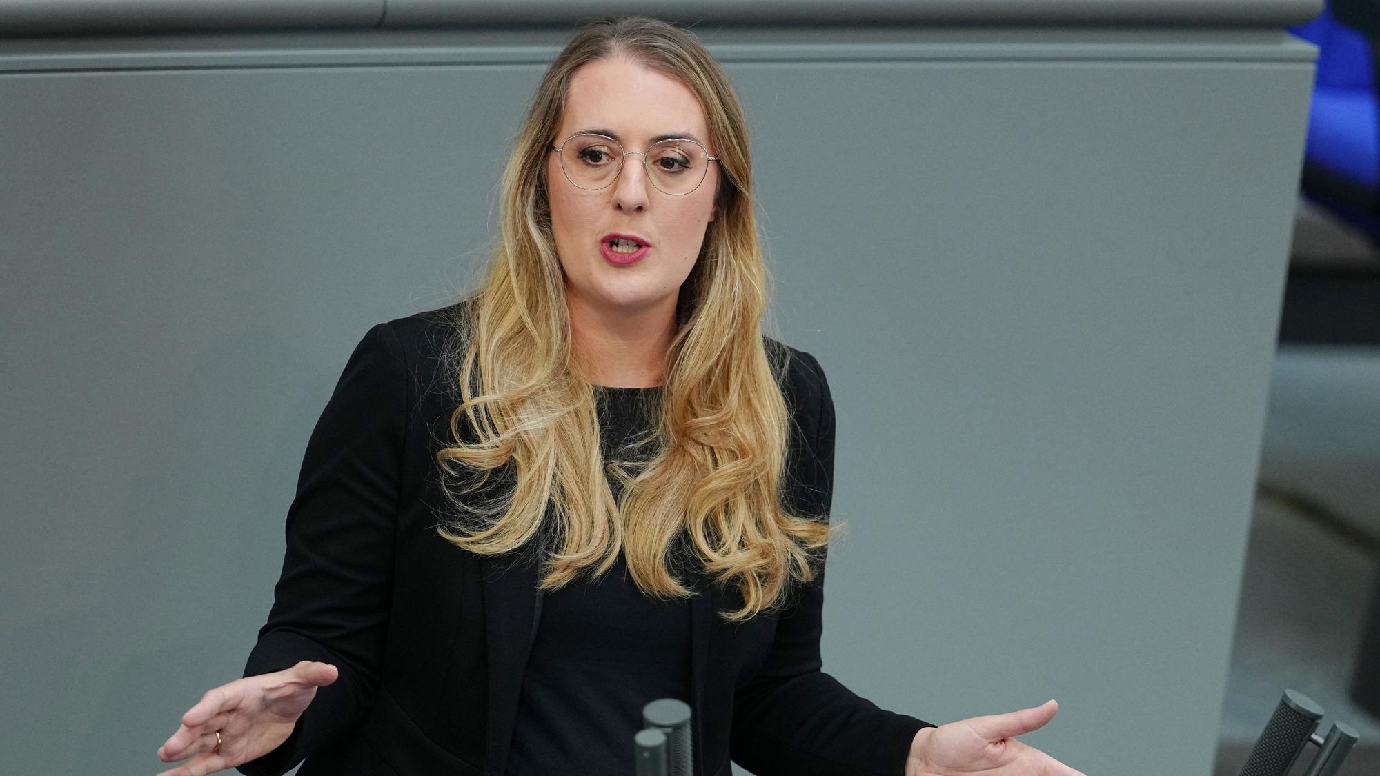 ARCHIV - 14.05.2025, Berlin: Katharina Dröge, Fraktionsvorsitzende von Bündnis 90/Die Grünen, spricht nach der Regierungserklärung des Bundeskanzlers im Plenum des Bundestags. (zu dpa: «Dröge hält Einbürgerungs-Bremse für «komplett unsinnig»») Foto: Kay Nietfeld/dpa +++ dpa-Bildfunk +++