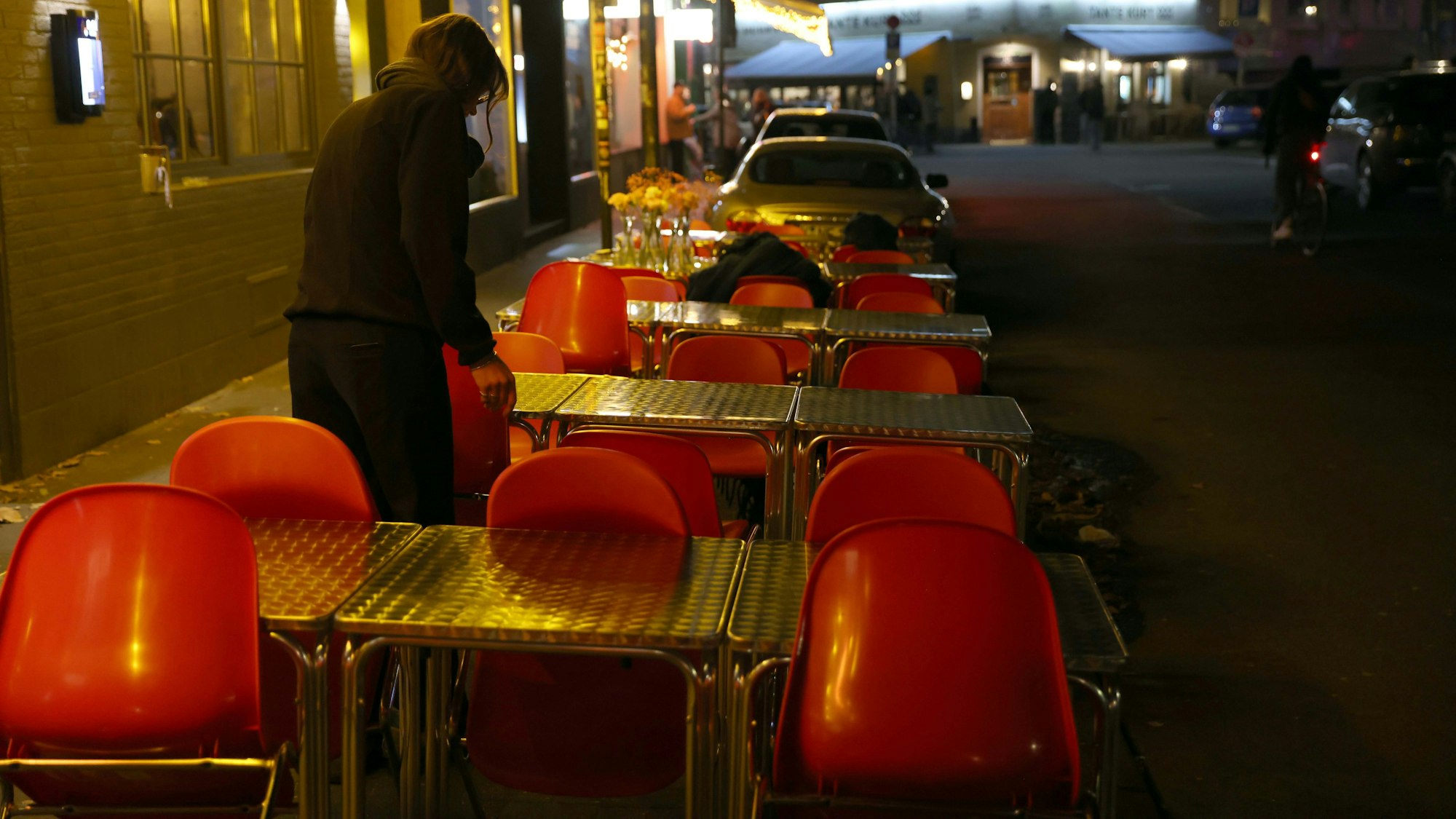 Nur bis 22 Uhr darf die Außengastronomie auf dem Brüsseler Platz öffnen.