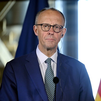 Bundeskanzler Friedrich Merz (CDU) reagiert während seiner gemeinsamen Pressekonferenz mit dem finnischen Ministerpräsidenten Orpo in Turku. (Symbolbild)