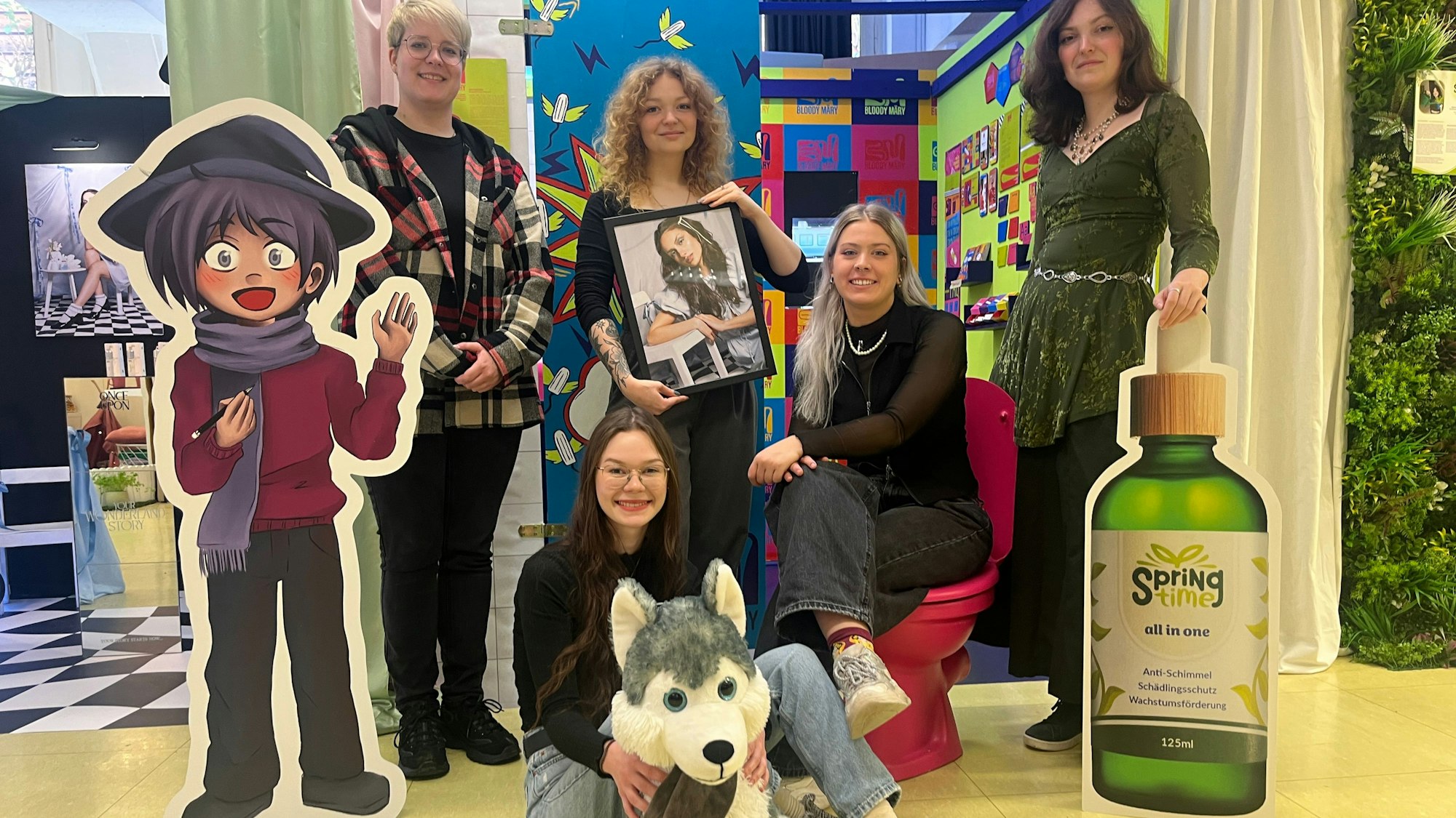 Die Absolventinnen der Rhein-Sieg-Akademie für Realistische Bildende Kunst und Design (RSAK) stellten ihre Abschlussarbeiten vor.