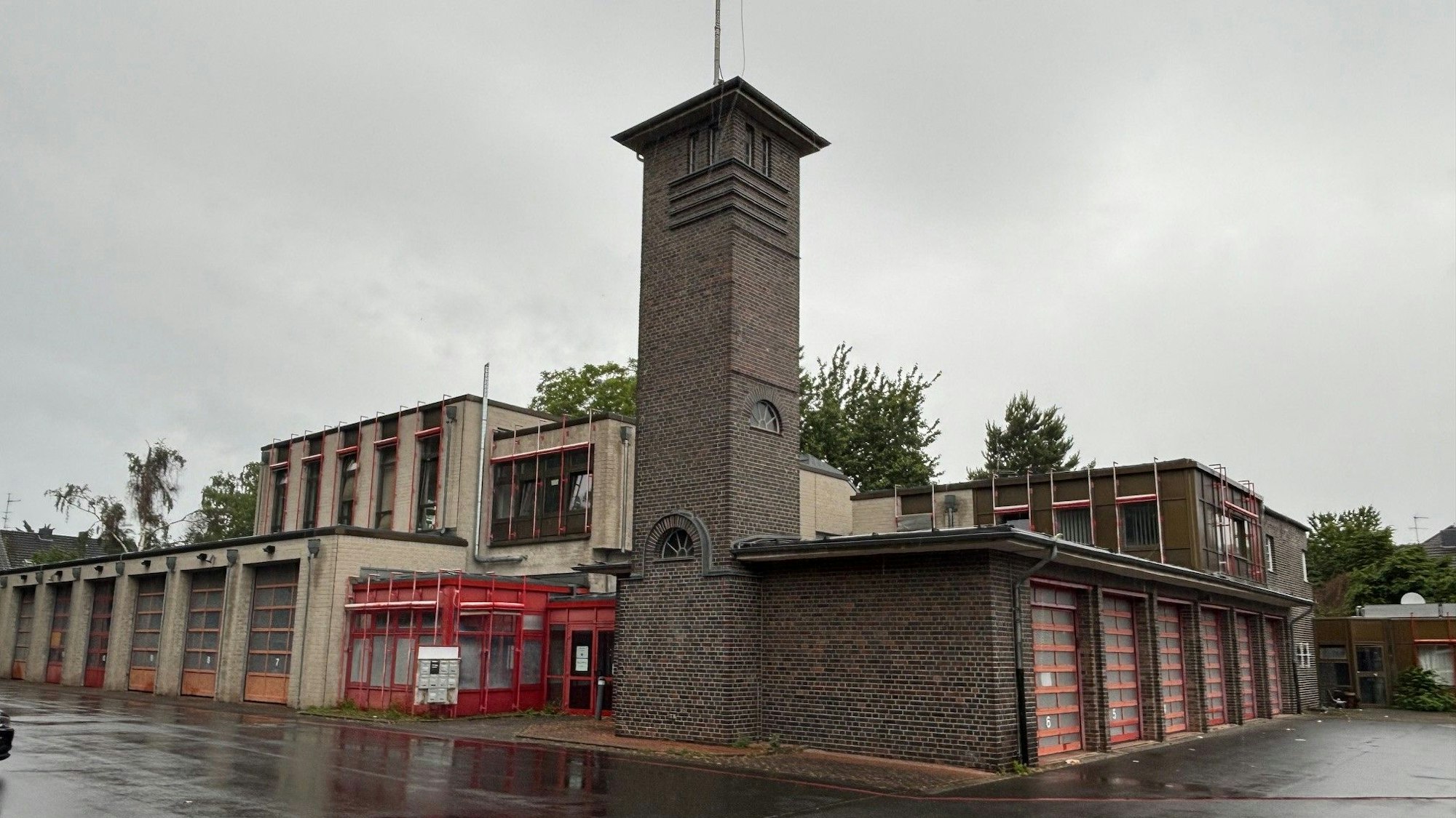 Auf dem Bild ist das Gebäude der Alten Feuerwache zu sehen.