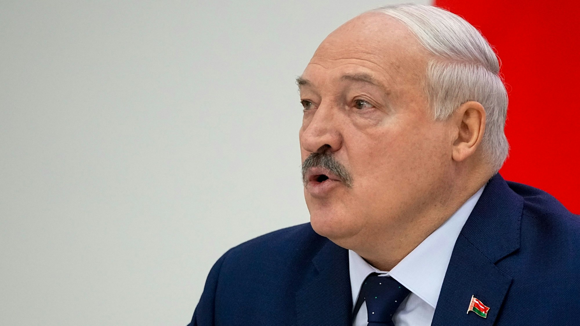 Belarus halbiert die Teilnahmezahlen für Militärübungen mit Russland und zeigt damit friedliche Absichten.