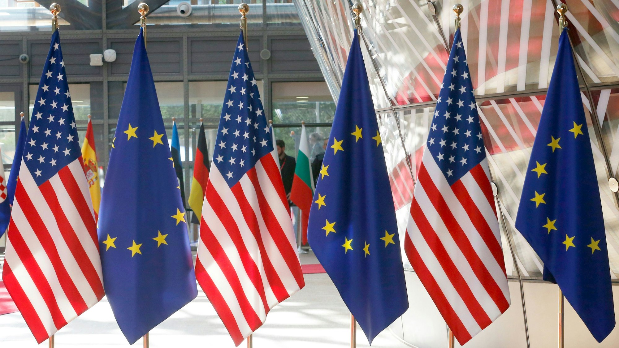 EU-Bürger unterstützen mögliche Gegenzölle. Vier Fünftel sind für EU-Zölle, wenn andere Länder höhere Abgaben einführen.
