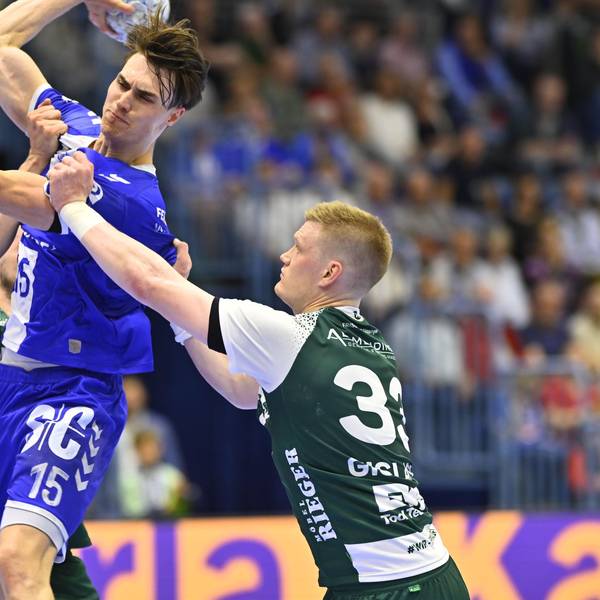 VfL-Spieler Miro Schluroff beim Wurf auf das Tor.