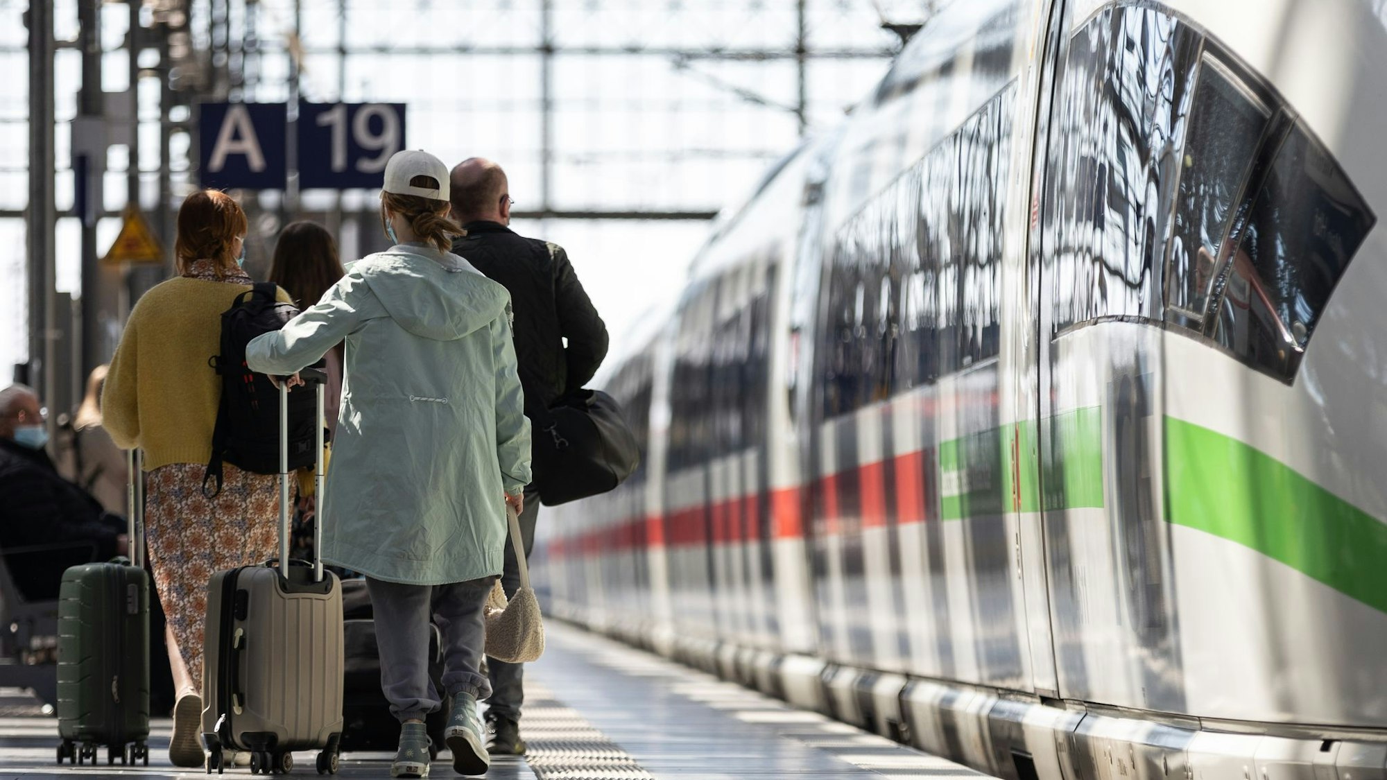 Nicht immer voll: Die Fernzüge der Deutschen Bahn. (Archivbild)