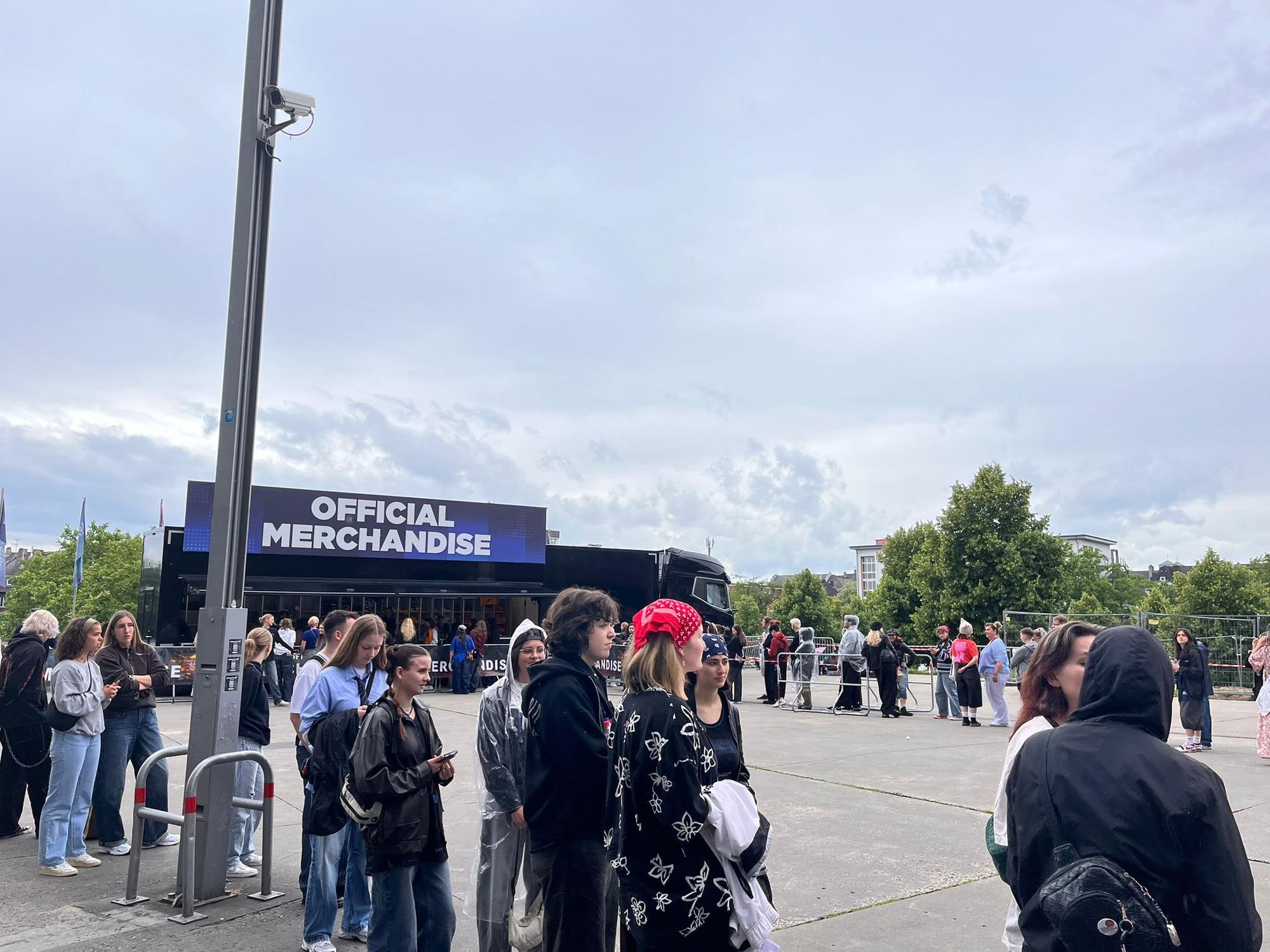 Schlange der Fans