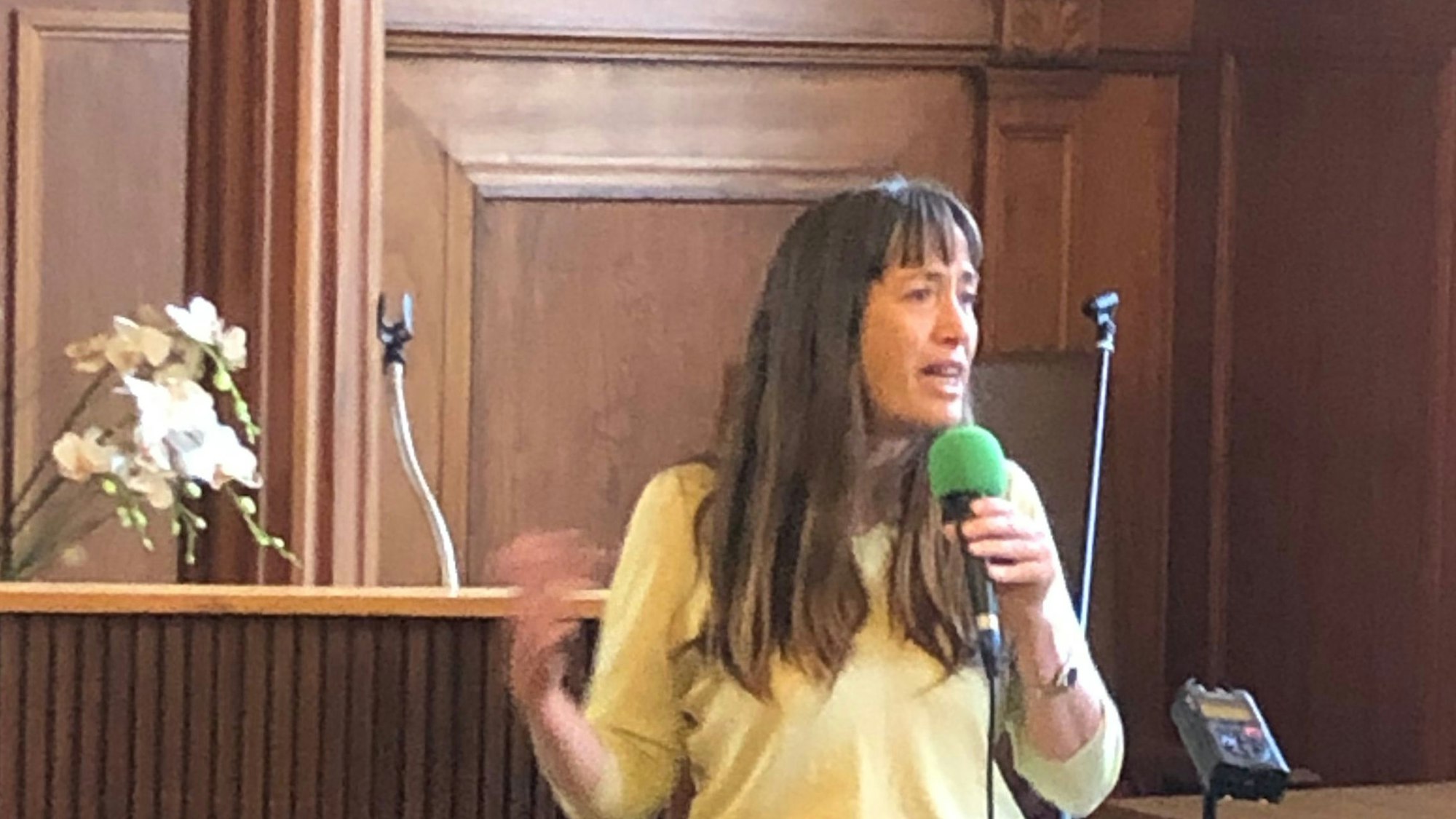 Irit Lahav berichtete, wie sie den Angriff der Hamas-Terroristen auf ihren Kibbuz Nir Oz überlebte.