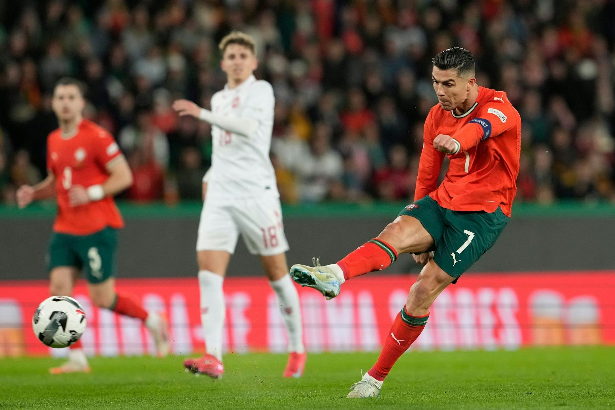 Auch mit 40 Jahren immer noch Portugals Anführer: Cristiano Ronaldo.