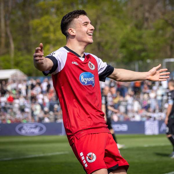 3. Liga: FC Viktoria Köln - SpVgg Unterhaching, 05.04.2025 Jubel zum 3:1 durch Said El Mala FC Viktoria Köln, 22 Köln, 5.04.2025, 31. Spieltag der 3. Fußball-Liga, FC Viktoria Köln - SpVgg Unterhaching im Sportpark Hoehenberg in Köln. Die DFL-Bestimmungen verbieten die Verwendung von Fotografien als Bildsequenzen und / oder Quasi-Videos. *** 3 Liga FC Viktoria Köln SpVgg Unterhaching, 05 04 2025 Cheering for 3 1 by Said El Mala FC Viktoria Köln, 22 Köln, 5 04 2025, 31 Matchday of the 3 Football League, FC Viktoria Köln SpVgg Unterhaching at Sportpark Hoehenberg in Cologne The DFL regulations prohibit the use of photographs as image sequences and or quasi videos Copyright: xBEAUTIFULxSPORTS/LeahxKohringx