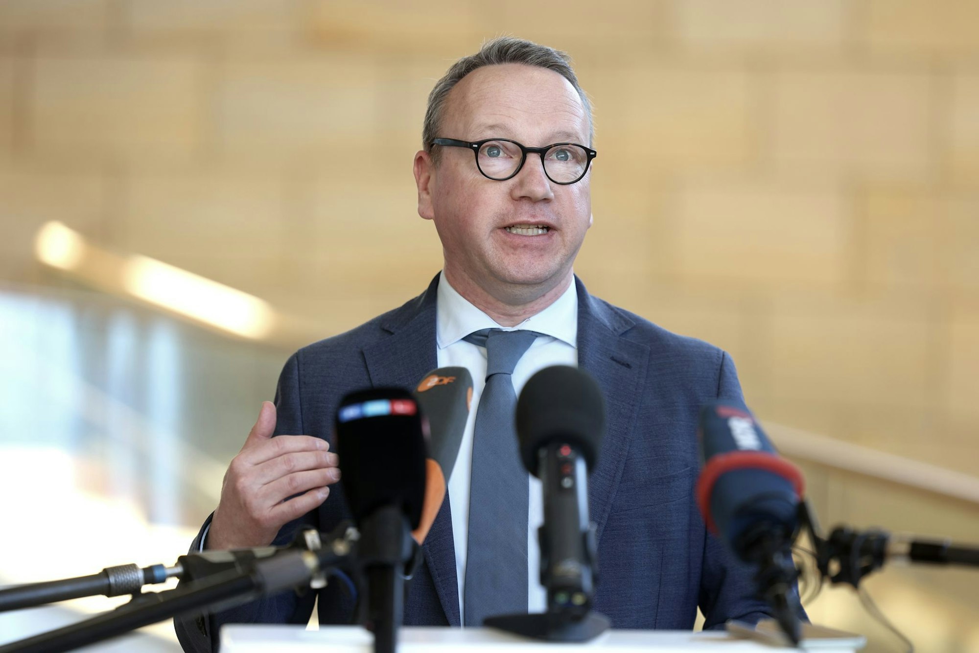 Ein Verbotsverfahren gegen die AfD bräuchte Limbach zufolge ein breites Bündnis. (Archivbild)
