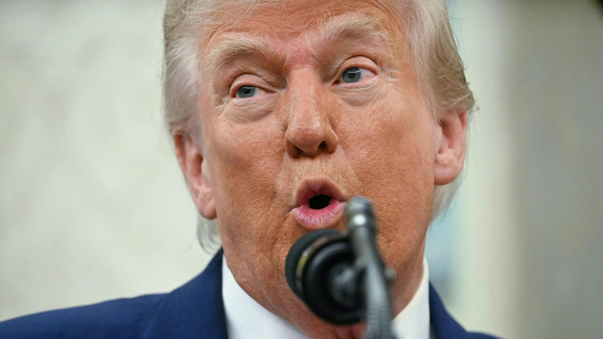 US-Präsident Donald Trump reagiert ungehalten auf die Frage, was er vom Akronym „TACO“ hält. (Archivbild)