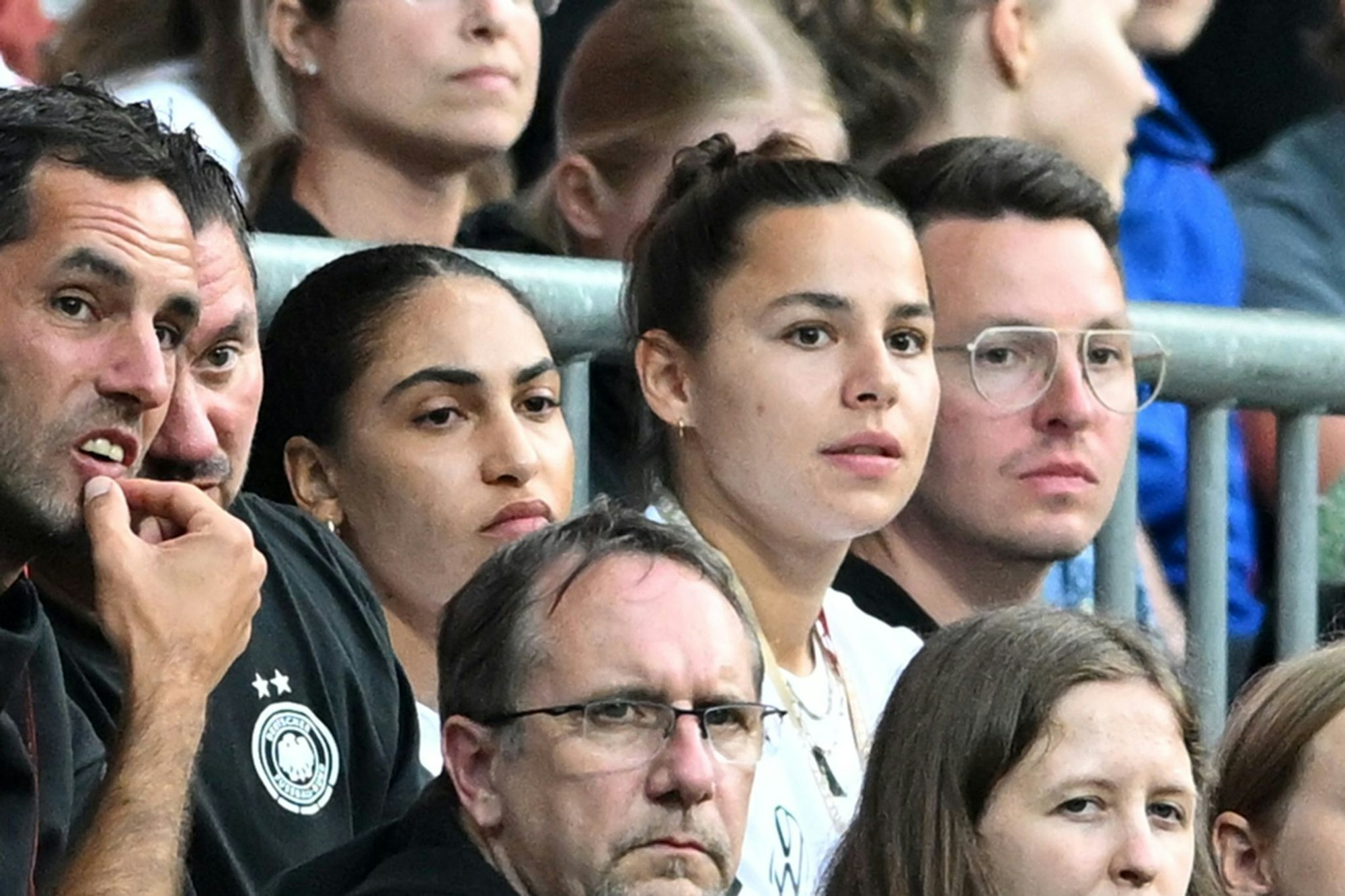 EM-Wackelkandidatin Lena Oberdorf als Zuschauerin