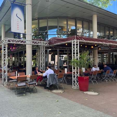 Augustin Bagaric betreibt seit zehn Jahren das Sion im S-Carré. Er bietet deutsche und internationale Küche an.