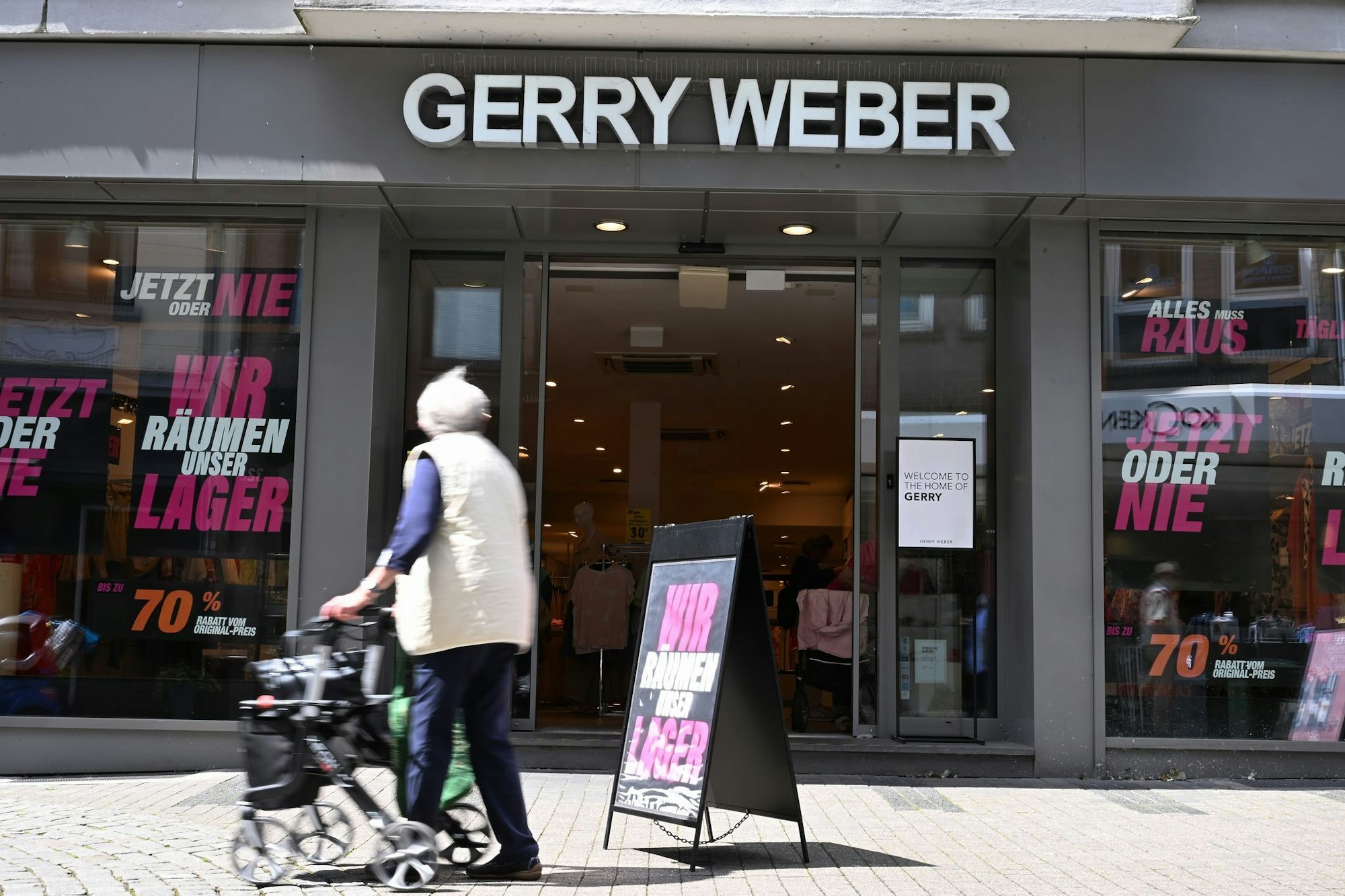 Der Abverkauf läuft auf Hochtouren in den verbliebenen Gerry-Weber-Shops in Deutschland.
