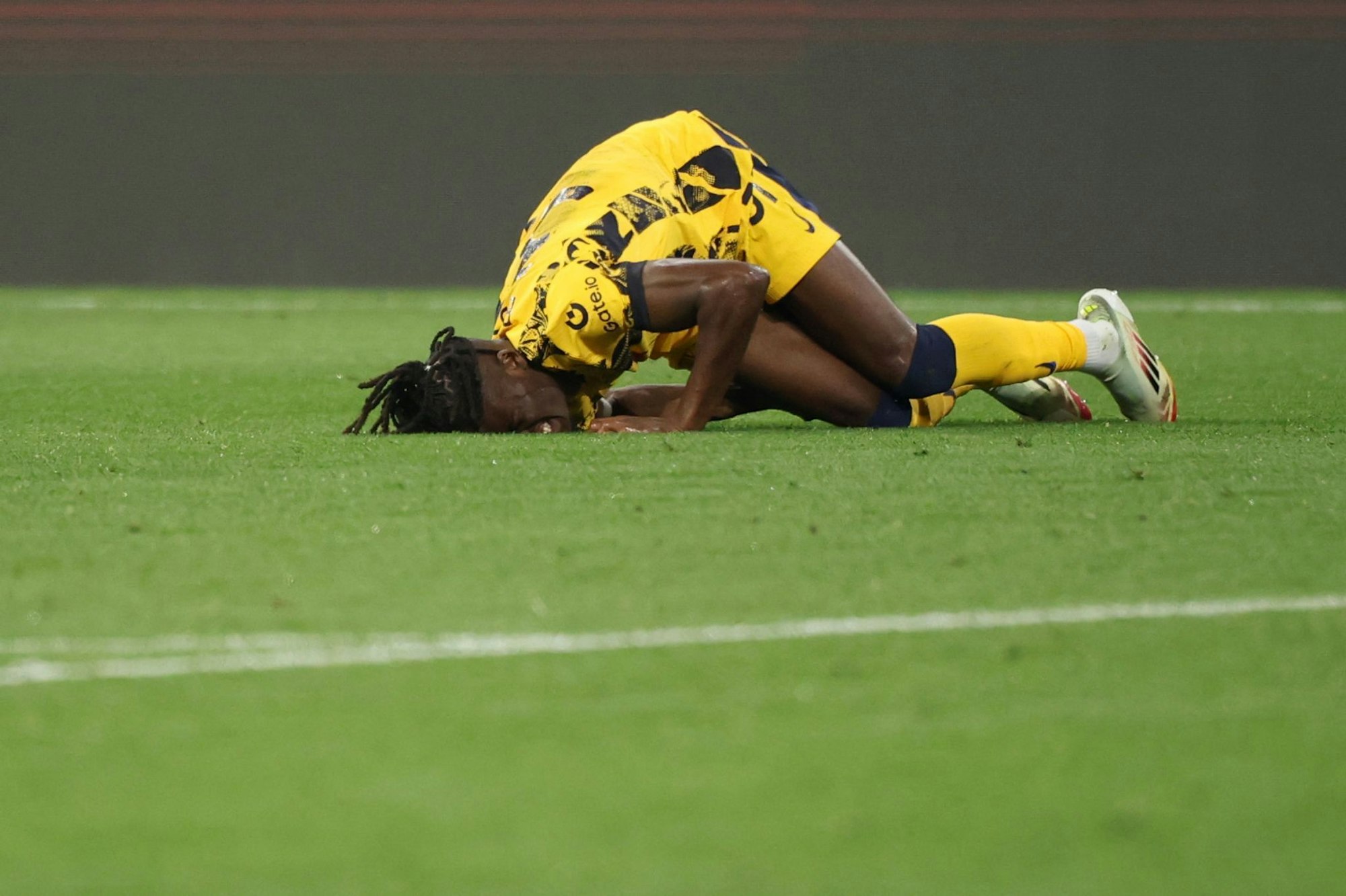Musste verletzt raus: Yann Aurel Bisseck.