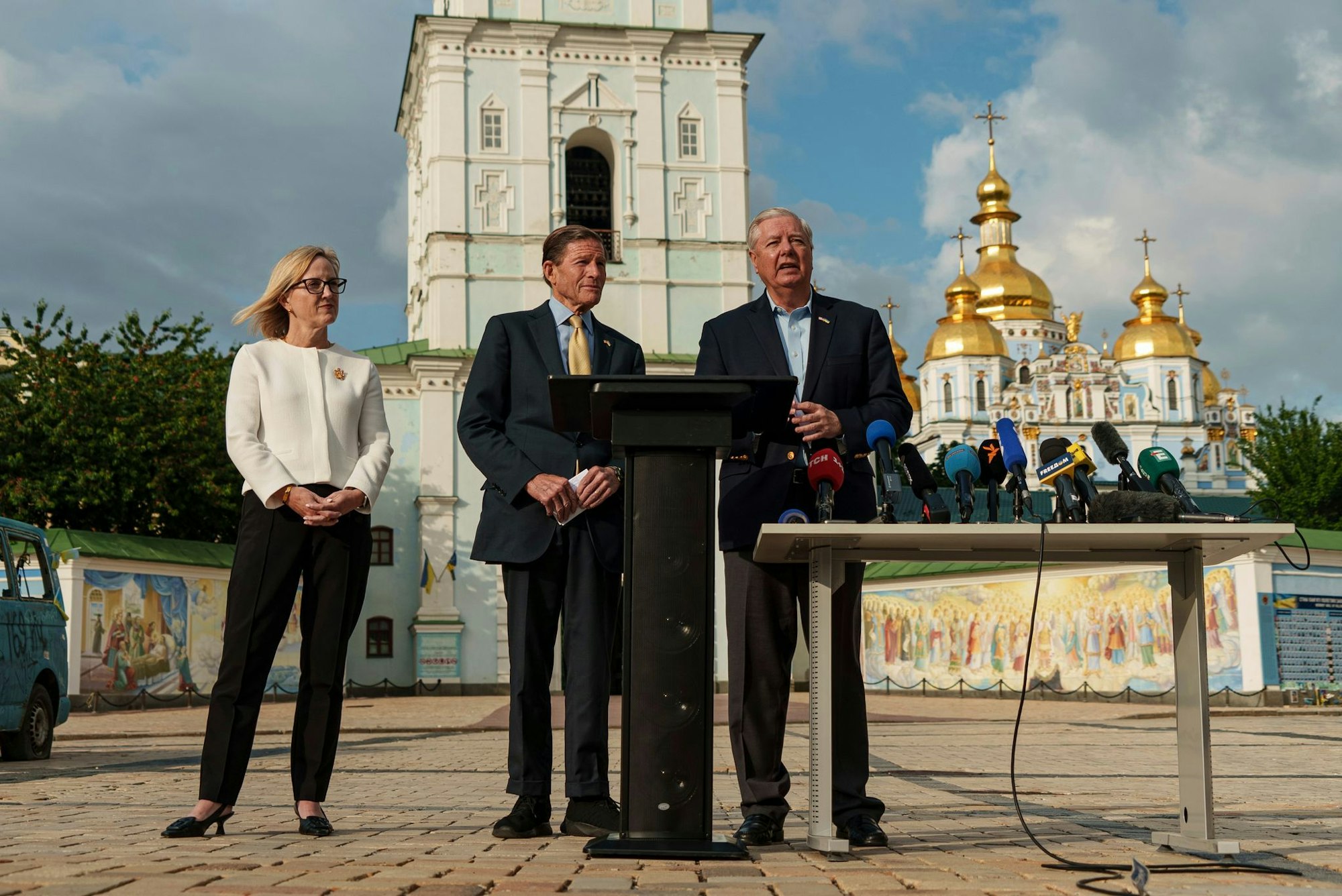 Die US-Senatoren LIndsey Graham und Richard Blumenthal haben in Kiew auch den ukrainischen Präsidenten Wolodymyr Selenskyj zu Gesprächen getroffen.