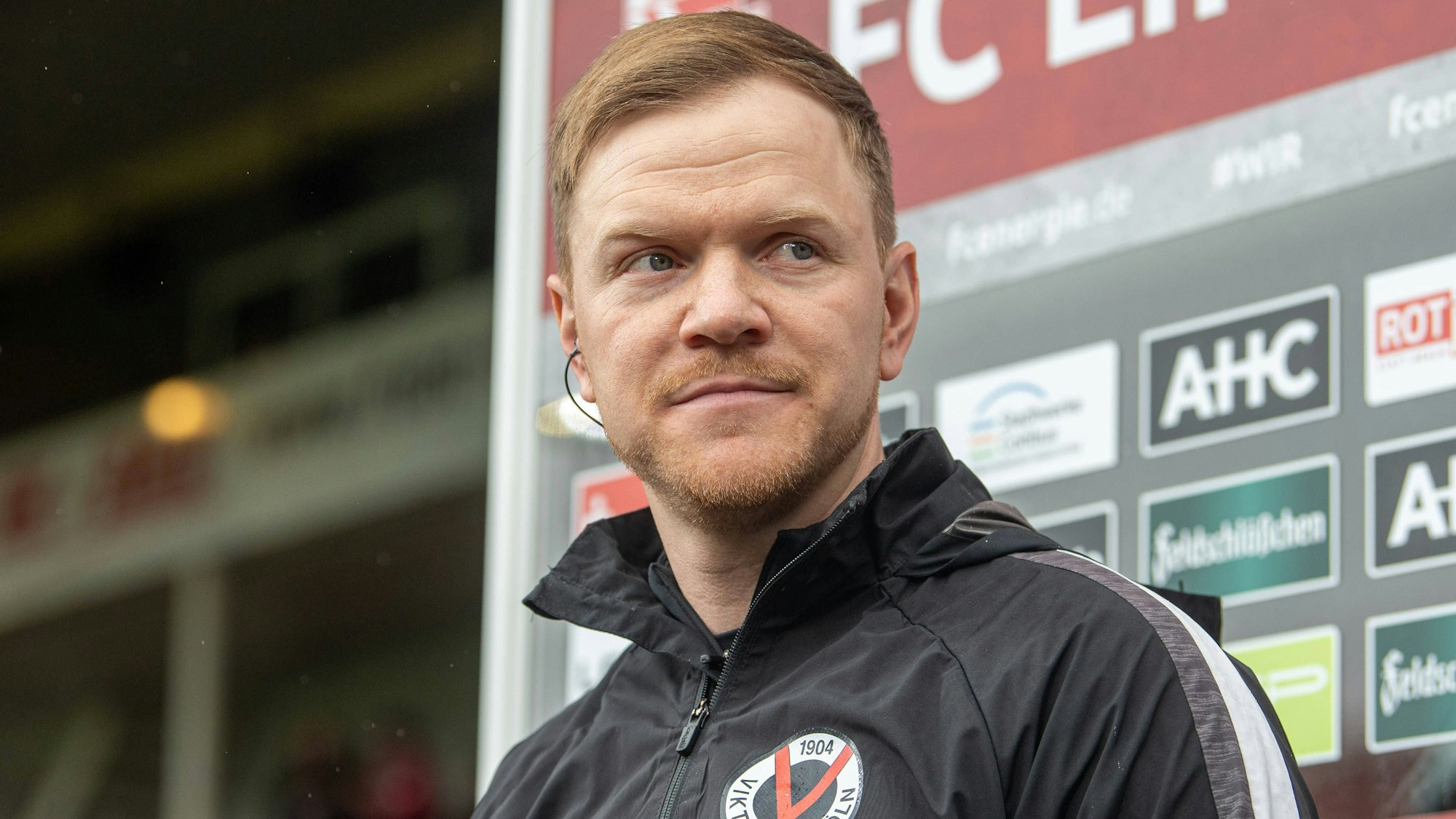 Fussball, Herren, Saison 2024/2025, 3. Liga 34. Spieltag, FC Energie Cottbus - FC Viktoria Köln 1904, Co-Trainer Marian Wilhelm Viktoria Köln, 19.04. 2025, *** Soccer, Men, Season 2024 2025, 3 Liga 34 Matchday , FC Energie Cottbus FC Viktoria Köln 1904, Co Coach Marian Wilhelm Viktoria Köln , 19 04 2025, Copyright: xSebastianxRäppold/MatthiasxKochx