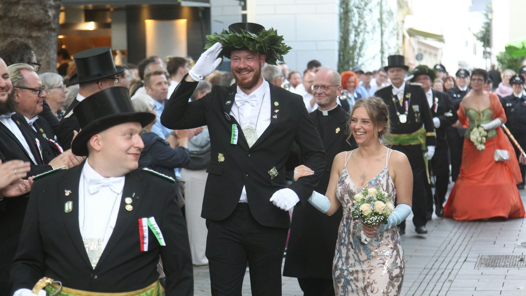 Schützenkönig bei den Junggesellen wurde Kai Kittelmann mit seiner Königin Alexandra Fibig.