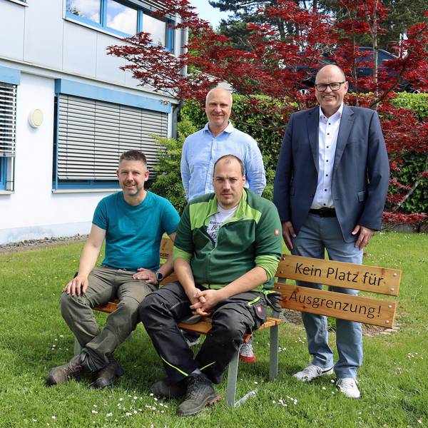 Freuen sich auf die Zusammenarbeit (v.l.): Florian Hogrebe, Betriebsleiter SHO, Ulrich Pflitsch, Vorsitzender Lebenspfade, Christian Cahsella und Jens Kämper, Geschäftsführer SHO.