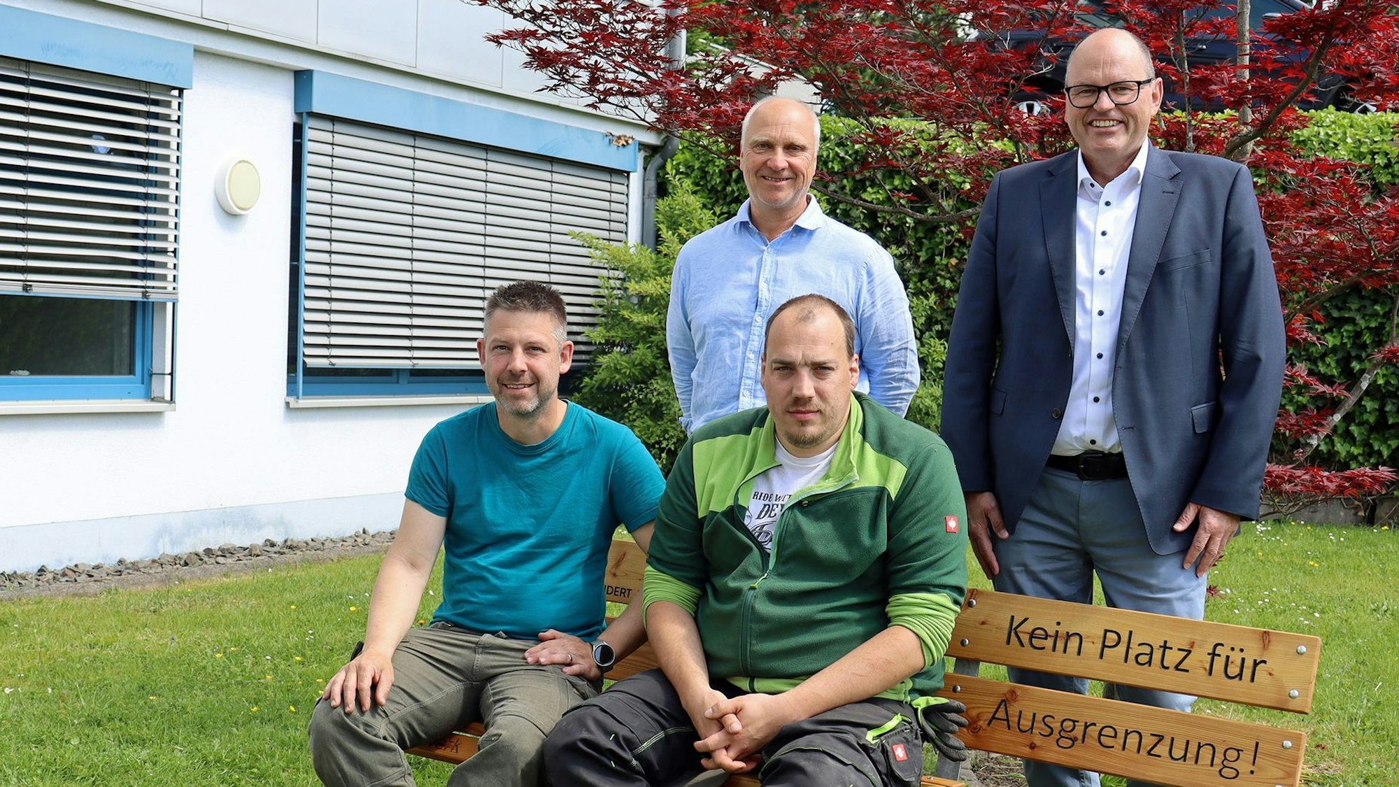 Freuen sich auf die Zusammenarbeit (v.l.): Florian Hogrebe, Betriebsleiter SHO, Ulrich Pflitsch, Vorsitzender Lebenspfade, Christian Cahsella und Jens Kämper, Geschäftsführer SHO.