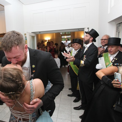 Bei den Junggesellen holte Kai Kittelmann mit dem 452. Schuss den Vogel runter. Er regiert mit seiner Königin Alexandra Fibig.