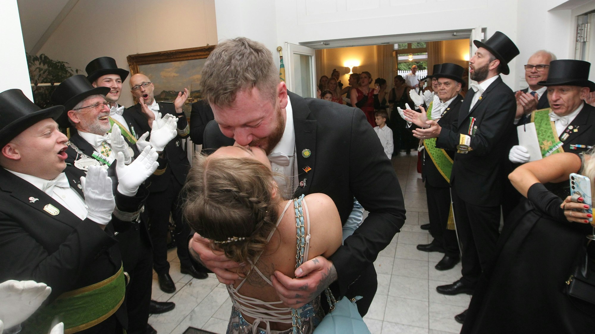 Bei den Junggesellen holte Kai Kittelmann mit dem 452. Schuss den Vogel runter. Er regiert mit seiner Königin Alexandra Fibig.