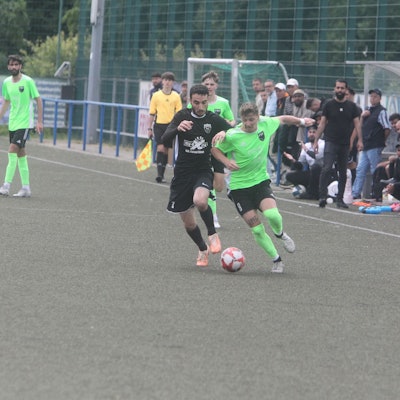 Marc Antoine (rechts) und die FSV-Reserve kommen nicht über ein torloses Remis hinaus.