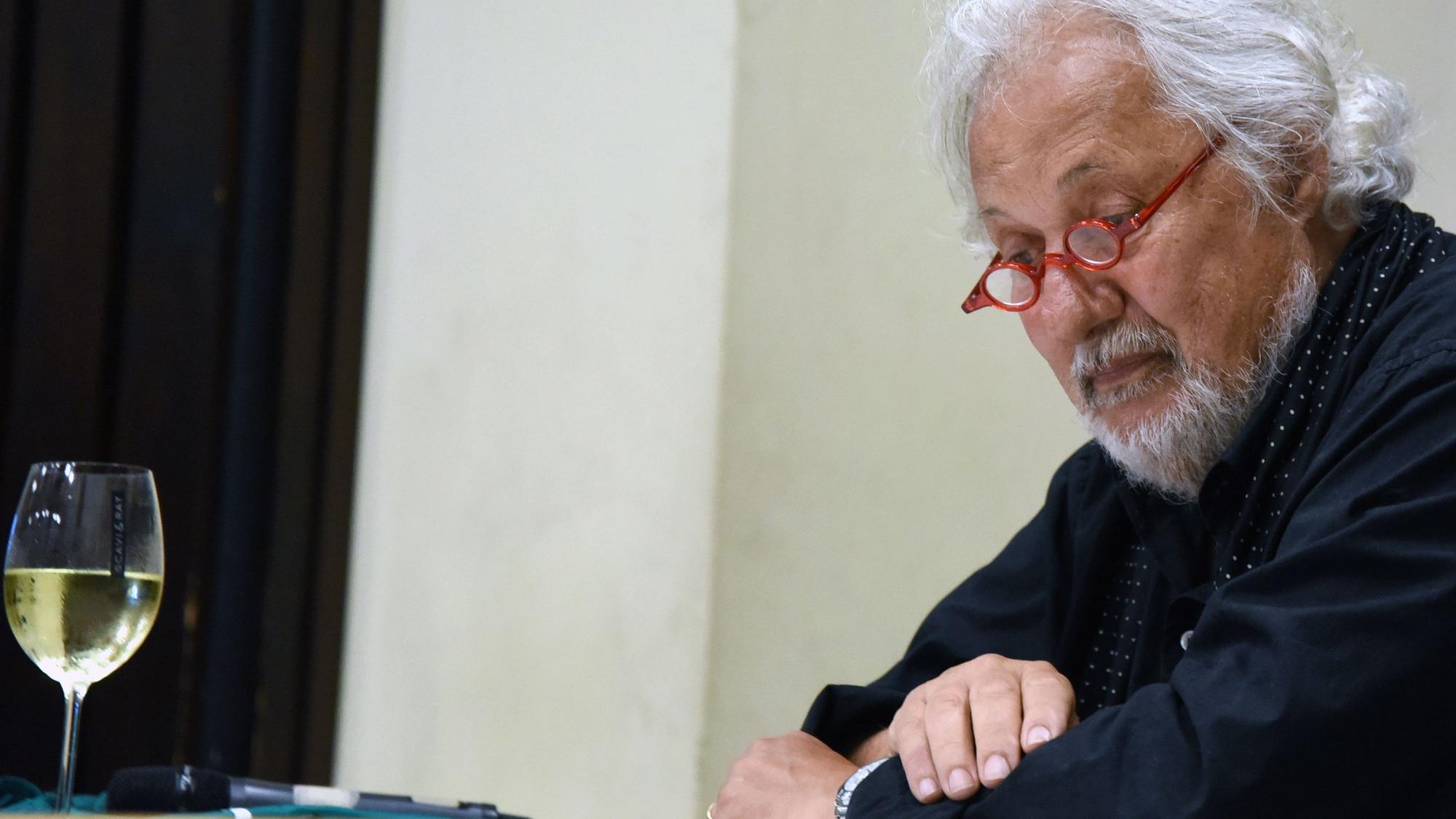 Der Bonner Kabarettist Konrad Beikircher musste die Moderation des Festabends in Wiehl-Bielstein abbrechen.