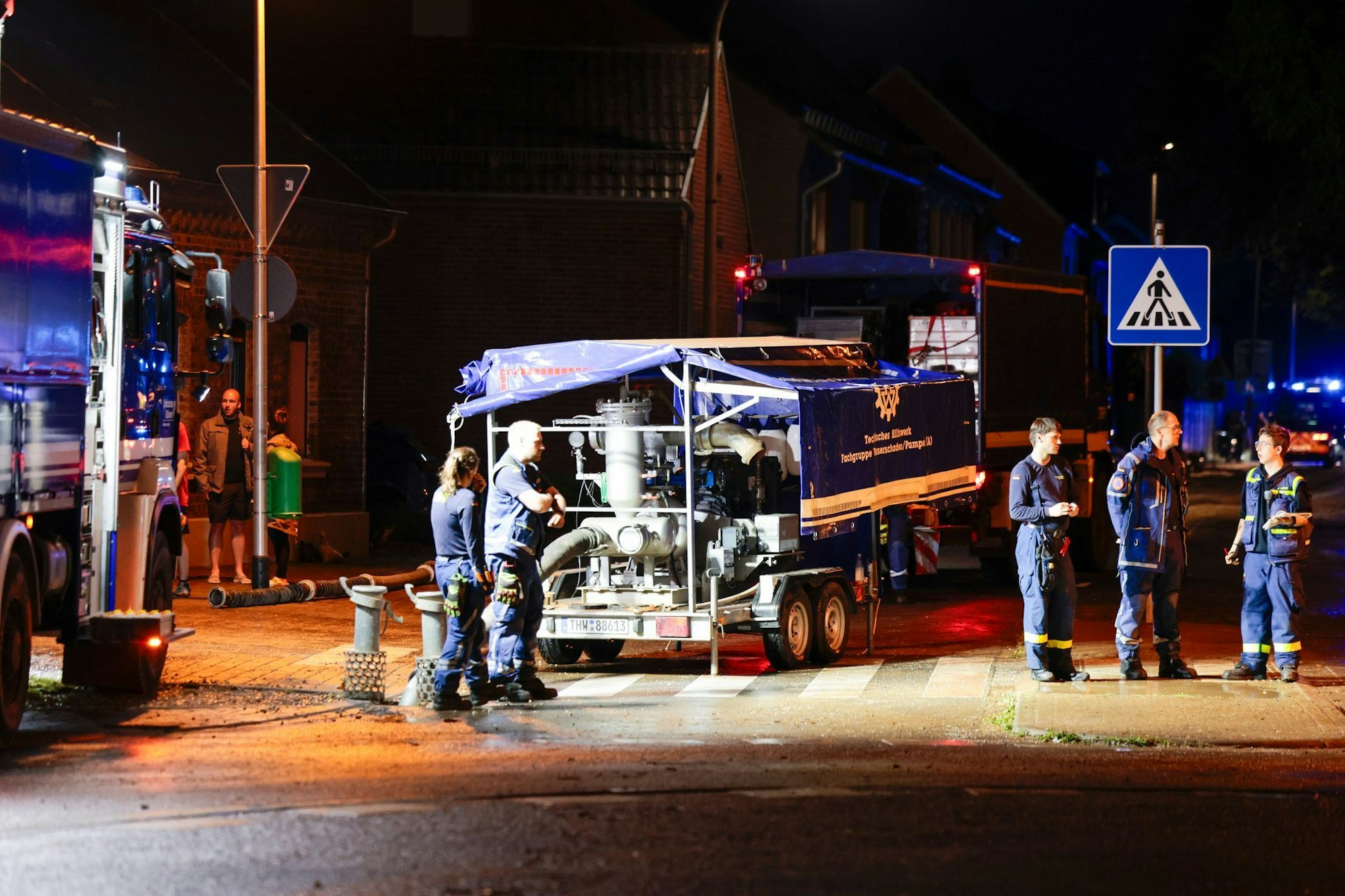 Auch in Erftstadt im Rhein-Erft-Kreis gab es zahlreiche Einsätze für die Rettungskräfte.