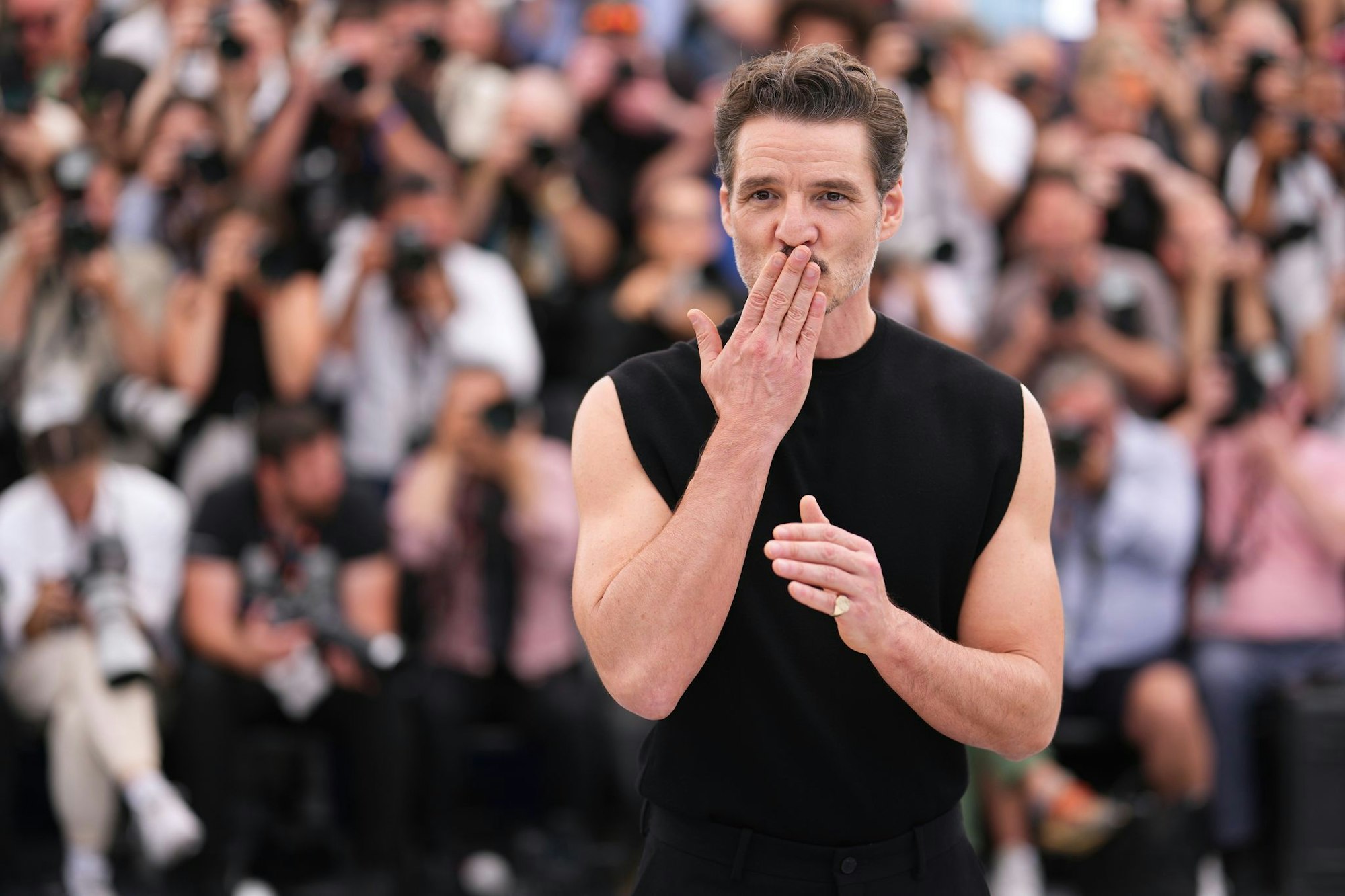 Tanktop auf dem roten Teppich in Cannes: kein Problem für Pedro Pascal («Game of Thrones», «The Last of Us»).