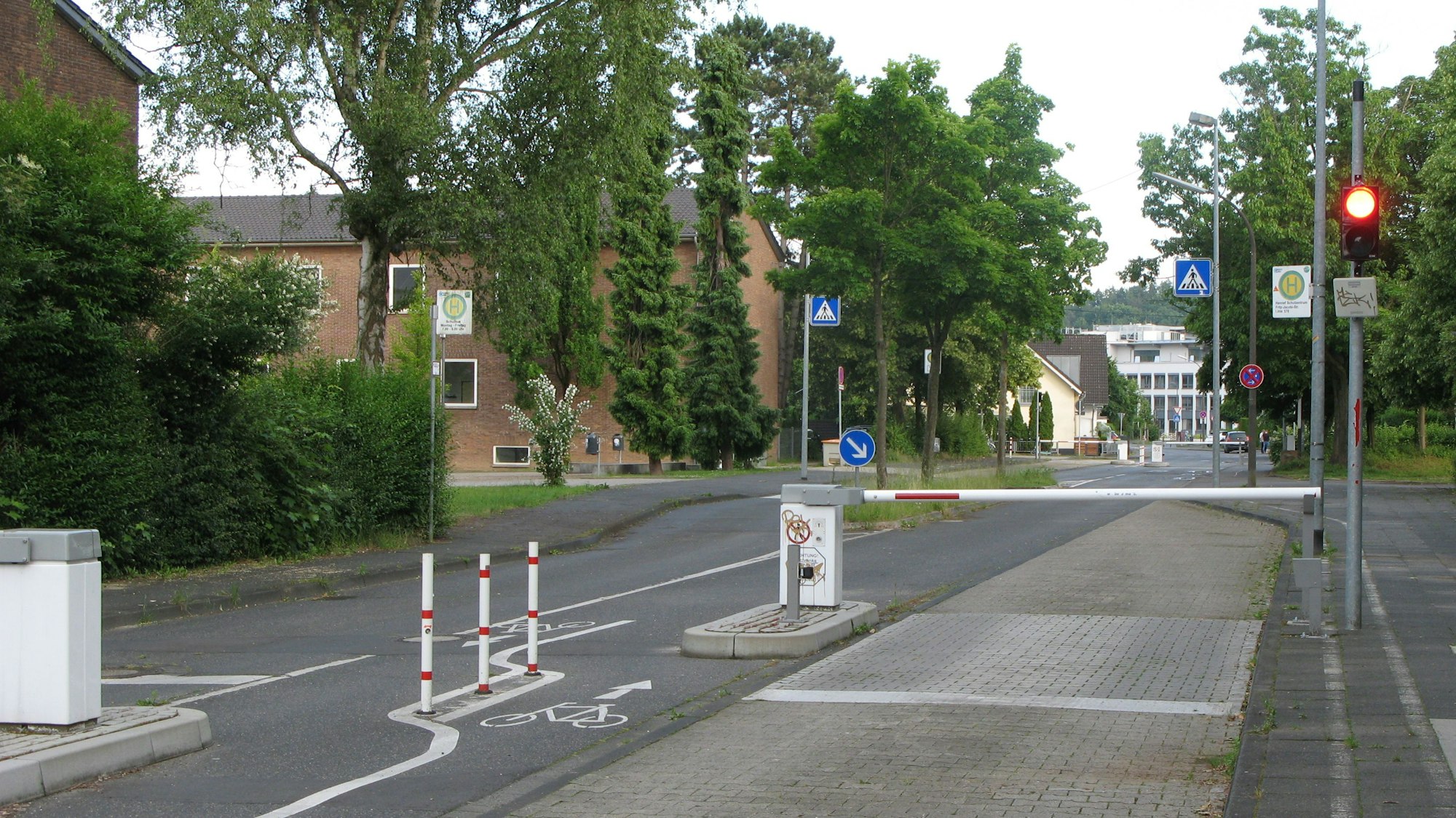 Die Fritz-Jacobi-Straße wurde für den autofreien Schulcampus dauerhaft für den Kfz-Verkehr gesperrt.