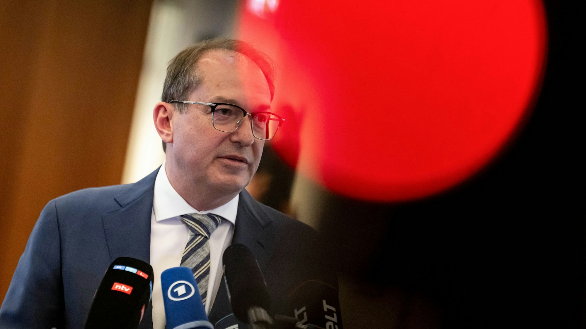 02.06.2025, Berlin: Alexander Dobrindt (CSU), Bundesinnenminister, gibt ein Pressestatement. Foto: Fabian Sommer/dpa +++ dpa-Bildfunk +++