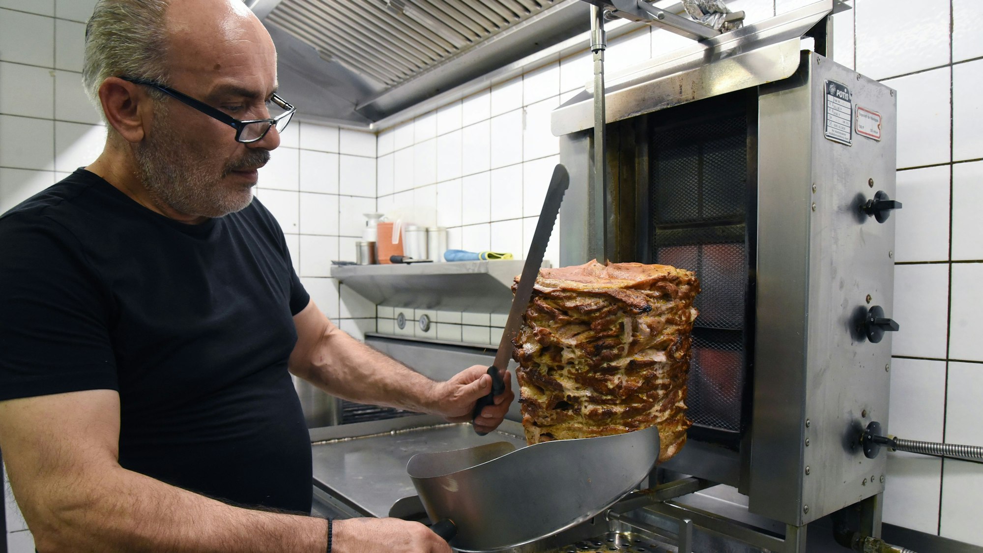 Küchenchef Spiros Konstantinou ist in Oberberg kein Unbekannter. Im Oberwiehler Restaurant „Olympia“ möchte er die Speisekarten um neue Vorspießen und spezielle Fleischspieße erweitern.