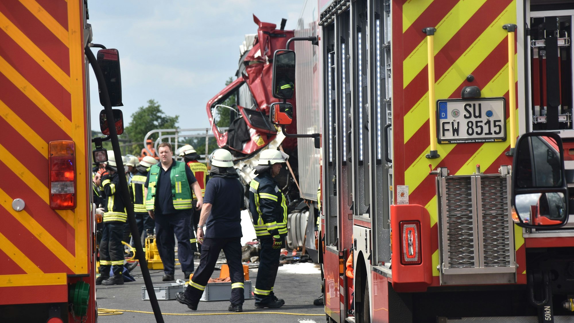 Tödlicher Unfall: Die Feuerwehr Swisttal war auf der A 61 bei Miel im Einsatz.