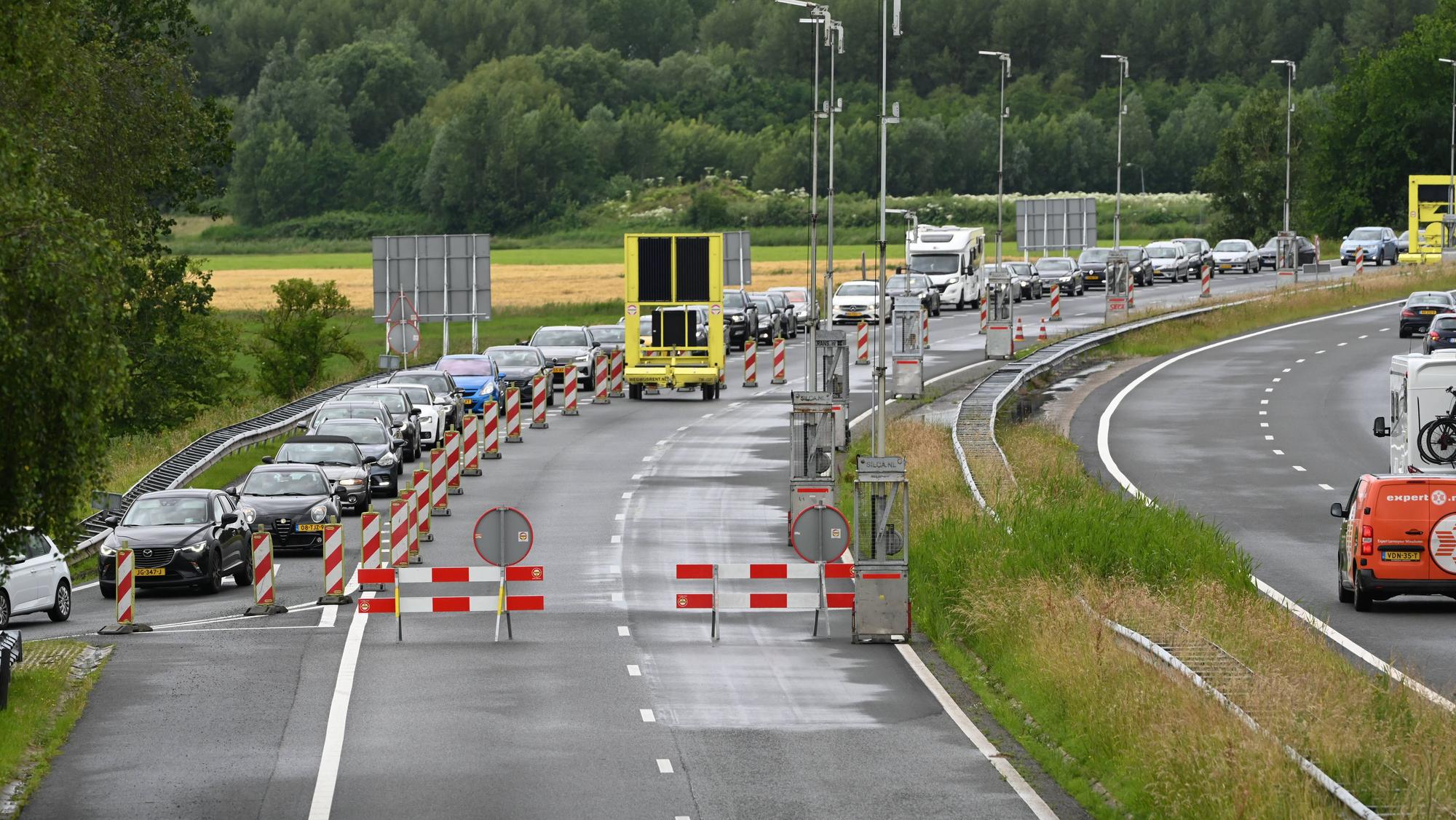 Seit den Grenzkontrollen an der Grenze zwischen den Niederlanden und Deutschland regelmäßig zu langen Rückstaus (Archivfoto).