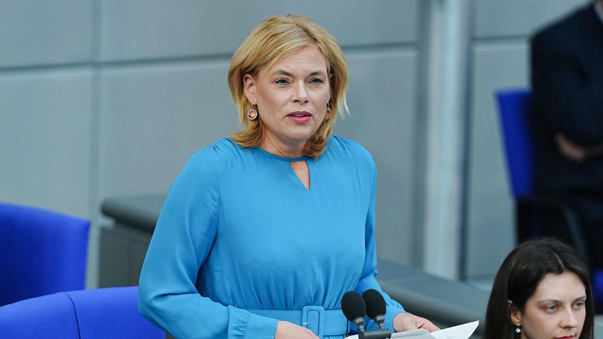 ARCHIV - 14.05.2025, Berlin: Bundestagspräsidentin Julia Klöckner (CDU) spricht im Plenarsaal des Bundestages. (zu dpa: «Bundestag an Grüne: Hausausweis für Nietzard überdenken») Foto: Kay Nietfeld/dpa +++ dpa-Bildfunk +++