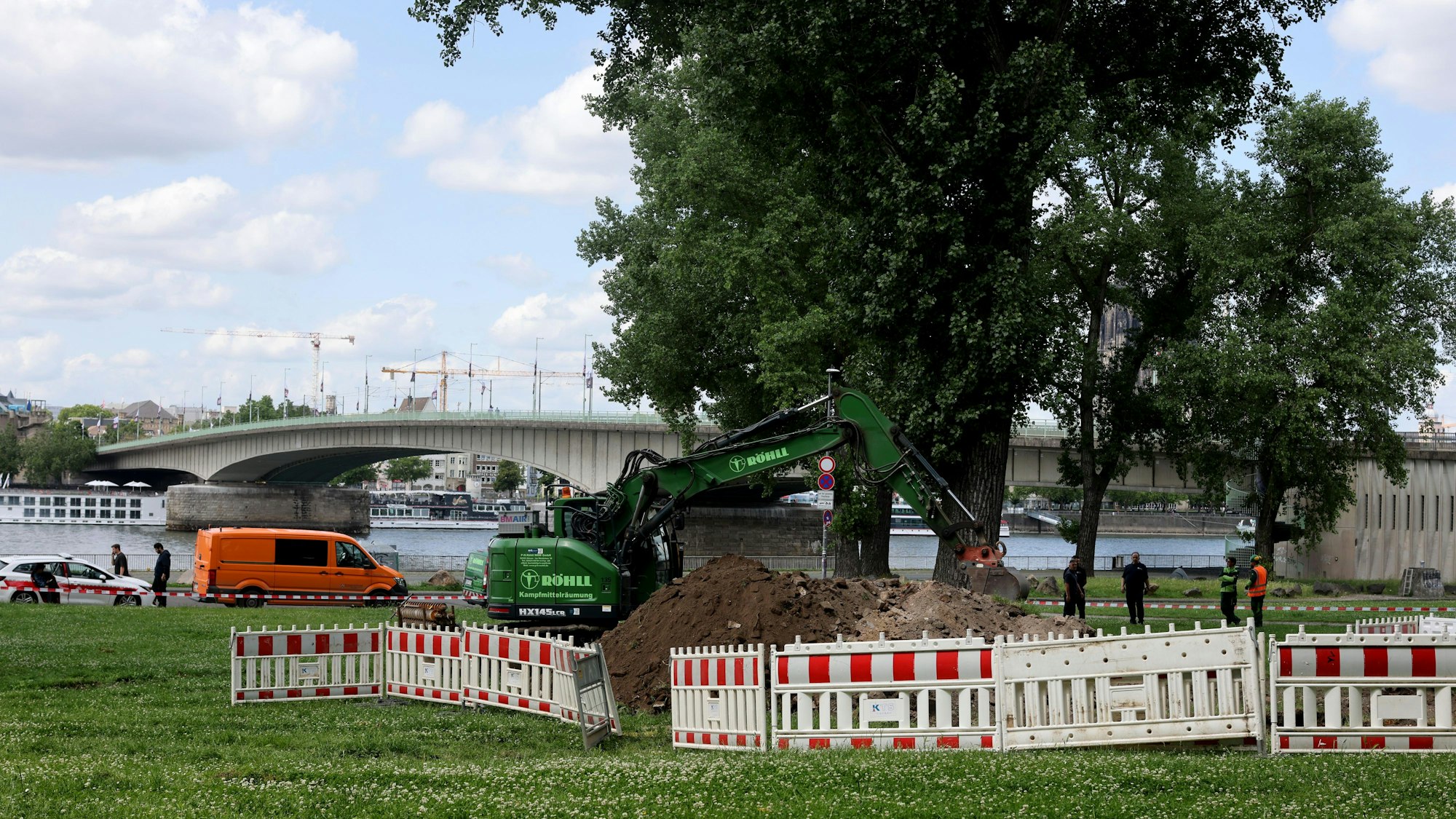 Bei Bauarbeiten am Deutzer Rheinufer wurden im Boden drei amerikanische Fliegerbomben entdeckt.Nabil Hanano